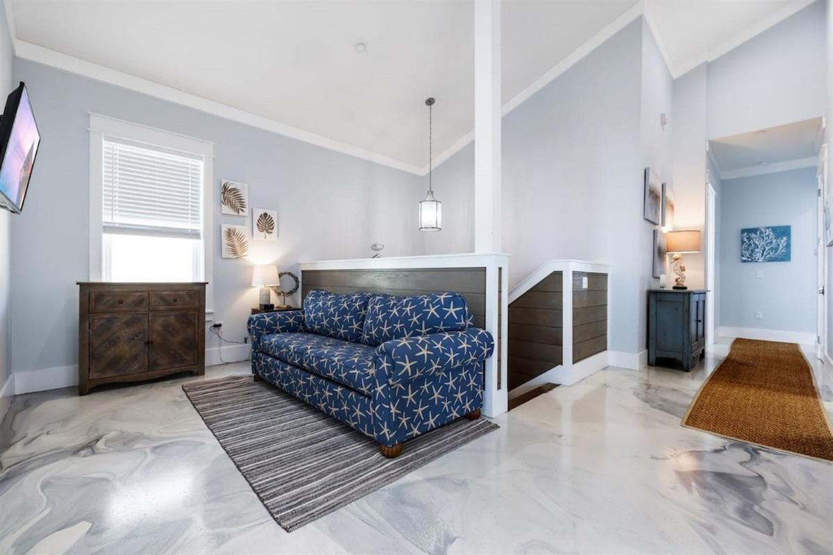 Blue Heaven On The Gulf Front Sleeps 20 6 Bedroom Heated Private Pool Holiday home Panama City Beach